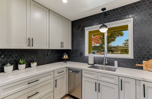 Redding Casa | ***Carpenter Lane***