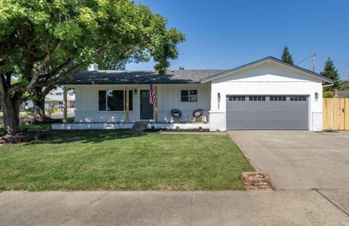 Redding Casa | ***Carpenter Lane***