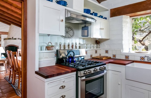 Carpinteria Casa | Carpinteria Adobe Ranch House on Bluffs Above Ocean