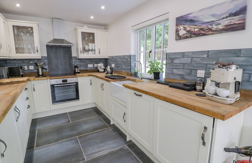 Pen-y-sarn Cabaña | CARREG WINLLAN, with a garden in Amlwch