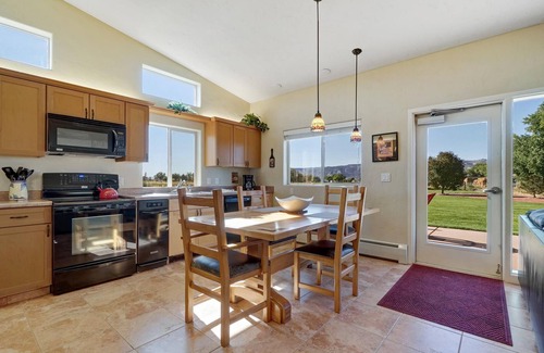 Fruita Casa | 1 BedRm Small Home Quiet Setting en 5 Acres of Heaven, Great Views, Pets Great