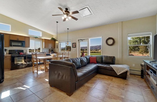 Fruita Casa | 1 BedRm Small Home Quiet Setting en 5 Acres of Heaven, Great Views, Pets Great