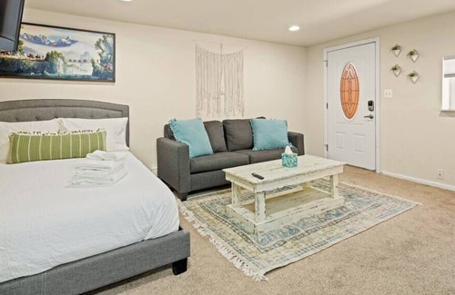 Cole Apartamento | Carriage House in RiNo, Walk to Eateries and Shops