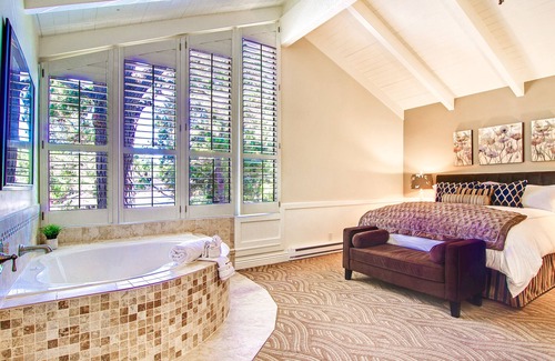 Golden Rectangle Cama Y Desayuno | Carriage House Inn