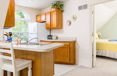 South Haven Casa | Carriage House | Intimate Retreat with Private Lake Access | Outdoor Grill