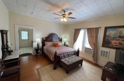 Lakehills Casa | Carriage House - Medina Suite 1