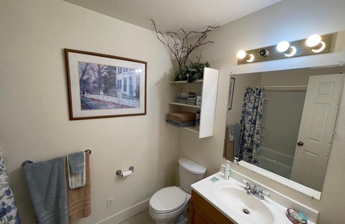 Lakehills Casa | Carriage House - Medina Suite 1
