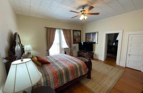 Lakehills Casa | Carriage House - Medina Suite 1