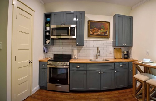 Newnan Apartamento | Carriage house retreat - a cozy place to unwind and breathe the country air!