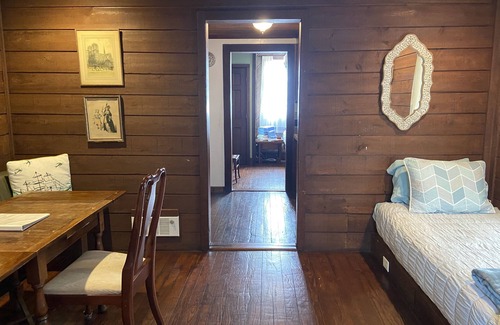 Historic Downtown Savannah Casa | Carriage House West at George Baldwin House