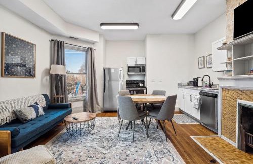 Hough Apartamento | Carriage Manor - Sun Soaked 1BR - Close to CCF