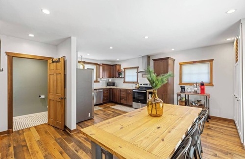 Frankfort Casa | Carriage on Petticoat