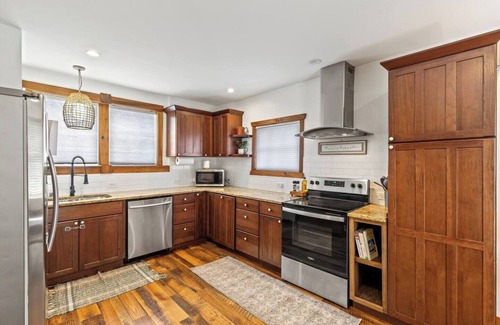 Frankfort Casa | Carriage on Petticoat