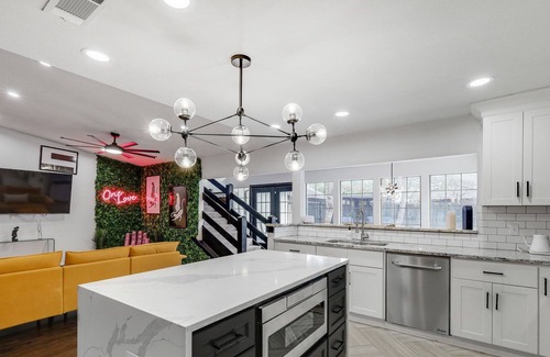 North Central Carrollton Casa | Carrollton Beautiful House with Pool