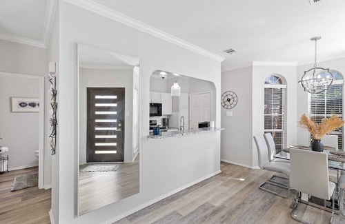 Northwest Carrollton Casa | Carrollton Silver Screen Stay w/ 2 car garage
