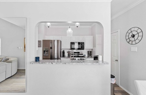 Northwest Carrollton Casa | Carrollton Silver Screen Stay w/ 2 car garage