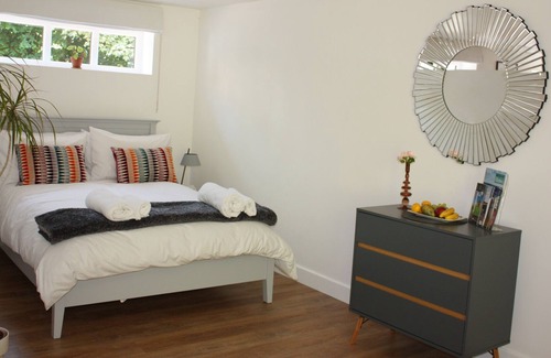 Long Melford Casa | Cart Lodge With Lovely Garden Views