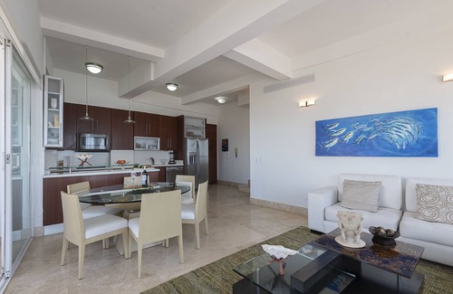 Castillogrande Apartamento | Cartagena Apartment: Luxury Colonial Oasis