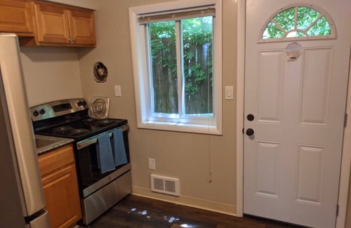 Norwood Apartamento | Carter #5, Private Two Bed near Xavier, Downtown