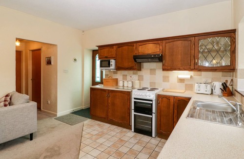 Lympsham Cabaña | CARTHOUSE, pet friendly, character holiday cottage in Brean