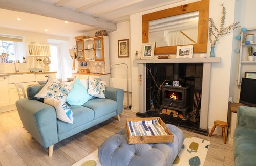 Bala Cabaña | CARTREFLE, pet friendly, character holiday cottage in Bala