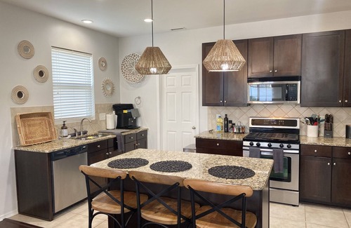 Morrisville Casa | Cary Luxury Home-Fenced yard-POOL!!!