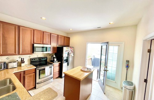 Cary Casa | ☀ Cary: Private & Spacious Townhome ☀