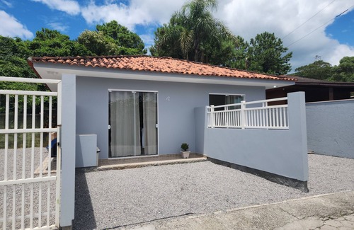 Armacao Casa | Cas@B. Quiet street, air conditioning and Wi-Fi