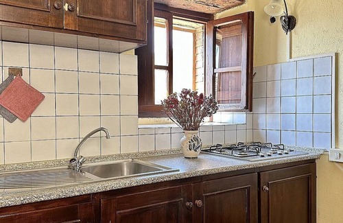 Monte Santa Maria Tiberina Casa | Casa Brina E: A characteristic and welcoming apartment that is part of an ancient country house made of stone, with Free WI-FI.