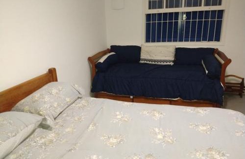 Peruibe Casa | casa à 200 metros da praia e calçadão e a 300 do centro