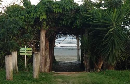 Peruibe Casa | casa à 200 metros da praia e calçadão e a 300 do centro