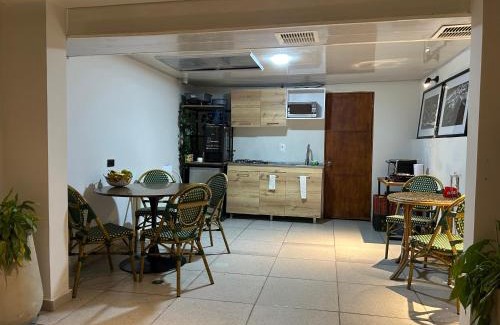 Usaquen Cama Y Desayuno | Casa 121, calle 121 no 7-18
