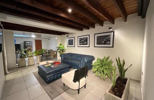 Usaquen Cama Y Desayuno | Casa 121, calle 121 no 7-18