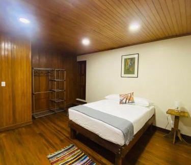 Alajuela Casa | Casa 1856- cómodas habitaciones en el Centro de Alajuela