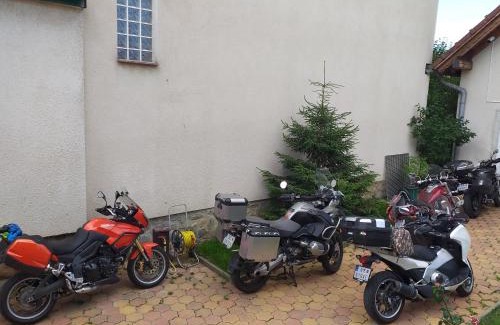 Lazaret Cama Y Desayuno | Casa 193 MOTORCYCLE FRIENDS