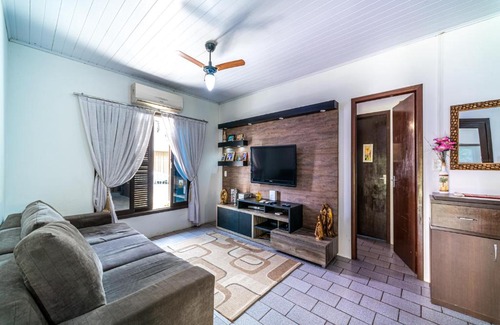 Centro Casa | CASA 3 QUARTOS COM AR TV A CABO E WI-FI