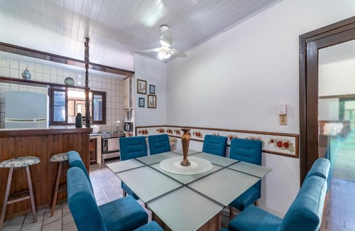 Centro Casa | CASA 3 QUARTOS COM AR TV A CABO E WI-FI
