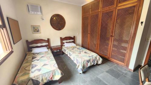 Jardim Virginia Casa | Casa 4 suites A/C Piscina, churrasqueira, Praia da enseada