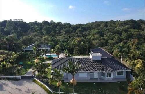 Vargem do Bom Jesus Casa | Casa 4Q, paraíso particular! Piscina e área verde!