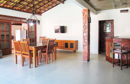 Sao Francisco Chalet De Esquí | Casa a 250m da Praia do Sul com Wi-Fi em Ilhéus/BA