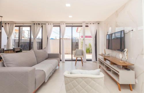 Matinhos Casa | Casa a 700m da Praia com Piscina Aquecida e Churrasqueira