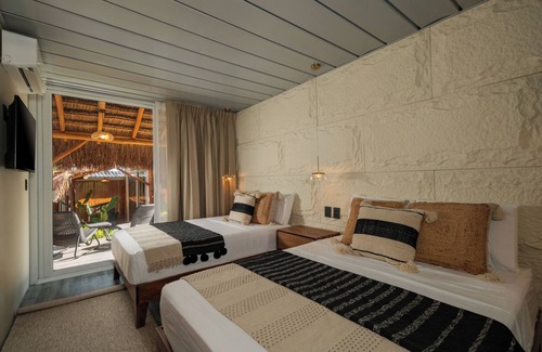 Bacalar Hotel | Casa Aakal Lagoon Front