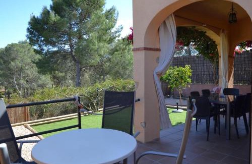 Torroella de Montgri Casa | Casa acogedora con jardín y piscina en zona tranquila cerca de la playa en L'Estartit - ES-323-16