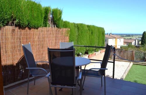 Torroella de Montgri Casa | Casa acogedora con jardín y piscina en zona tranquila cerca de la playa en L'Estartit - ES-323-16