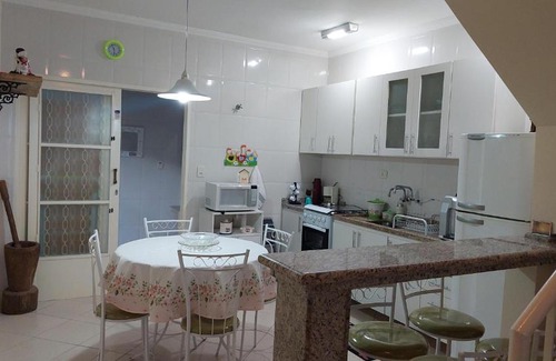 Jardim California Casa | Casa aconchegante com ar condicionado para família em condomínio