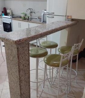 Jardim California Casa | Casa aconchegante com ar condicionado para família em condomínio