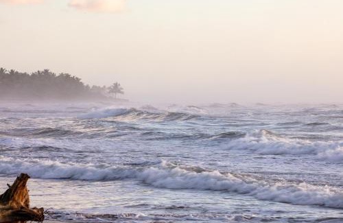 Marau Casa | Casa aconchegante na Bahia para viver uma experiência de hospedagem pertinho da praia