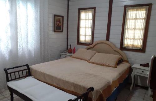 Ribeirao da Ilha Casa | Casa Agradável, 50m da Praia Freguesia do Ribeirão da Ilha