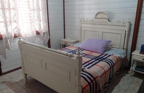 Ribeirao da Ilha Casa | Casa Agradável, 50m da Praia Freguesia do Ribeirão da Ilha