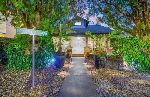 East Little Havana Villa | Casa Alaa West Brickell Sleeps 20 Pool&spa